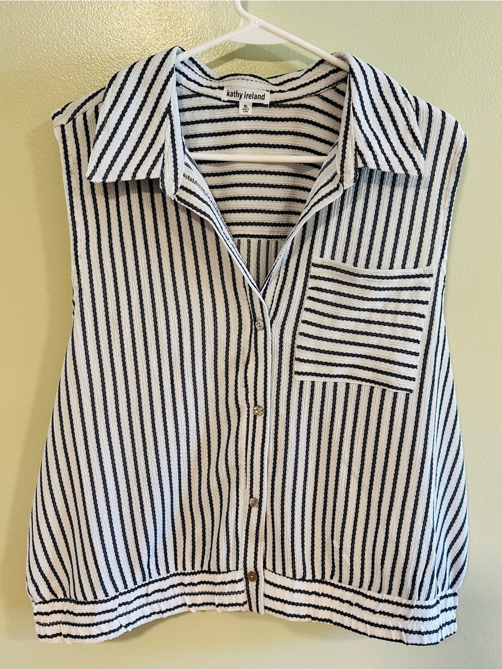 kathy ireland Black and White Striped Sleeveless Button-Down Top